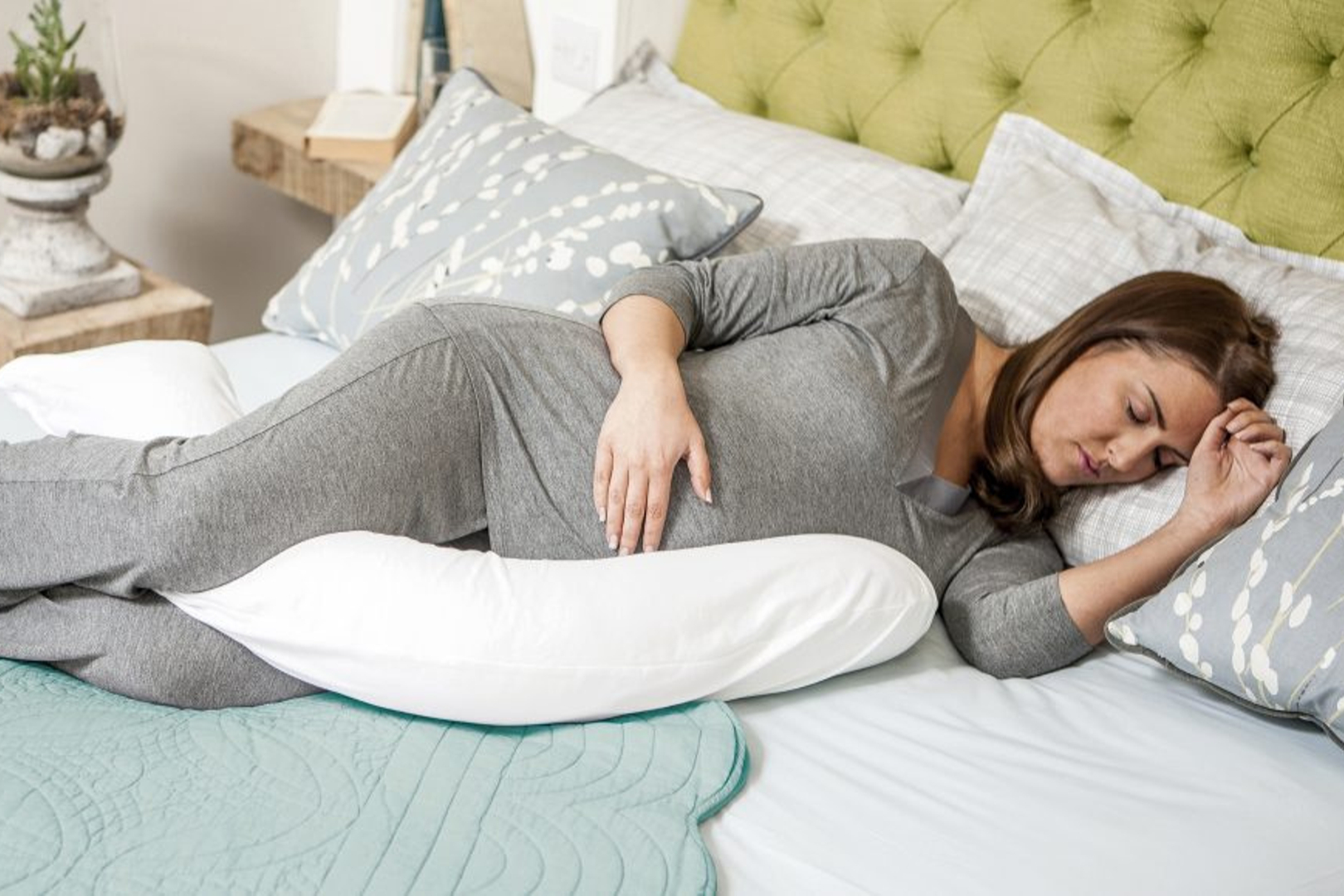 Dreamgenii Pregnancy & Feeding Pillow is a must-have for mums-to-be ...